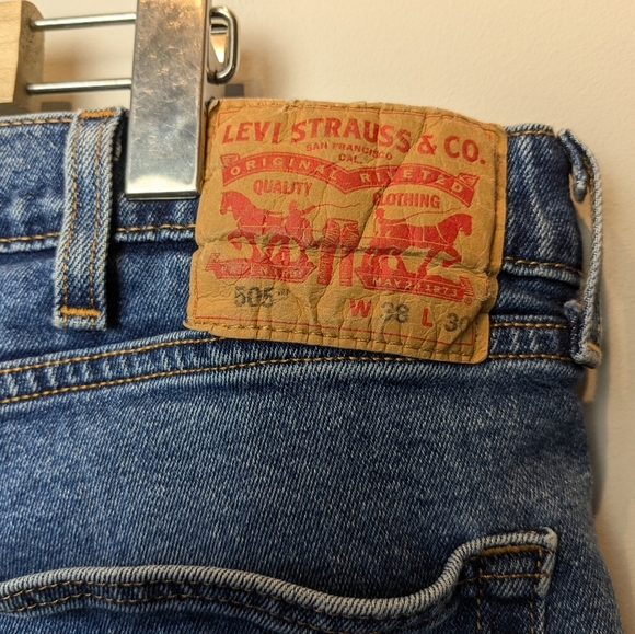 LEVI'S Men jeans size 38x30 99% cotton in great used condition! - Picture 7 of 13